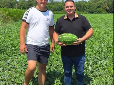 Mitrović sa uzgajivačima bostana u Crnjelovu